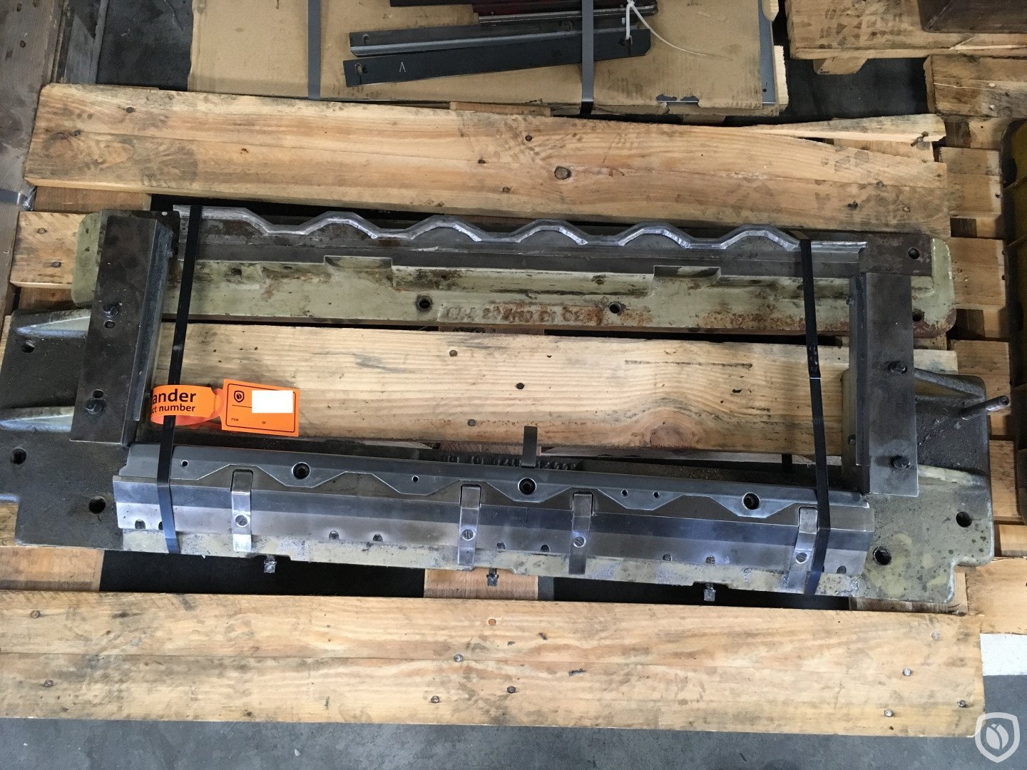 scroll shear tooling for ¼ club (format 827 x 843 mm)