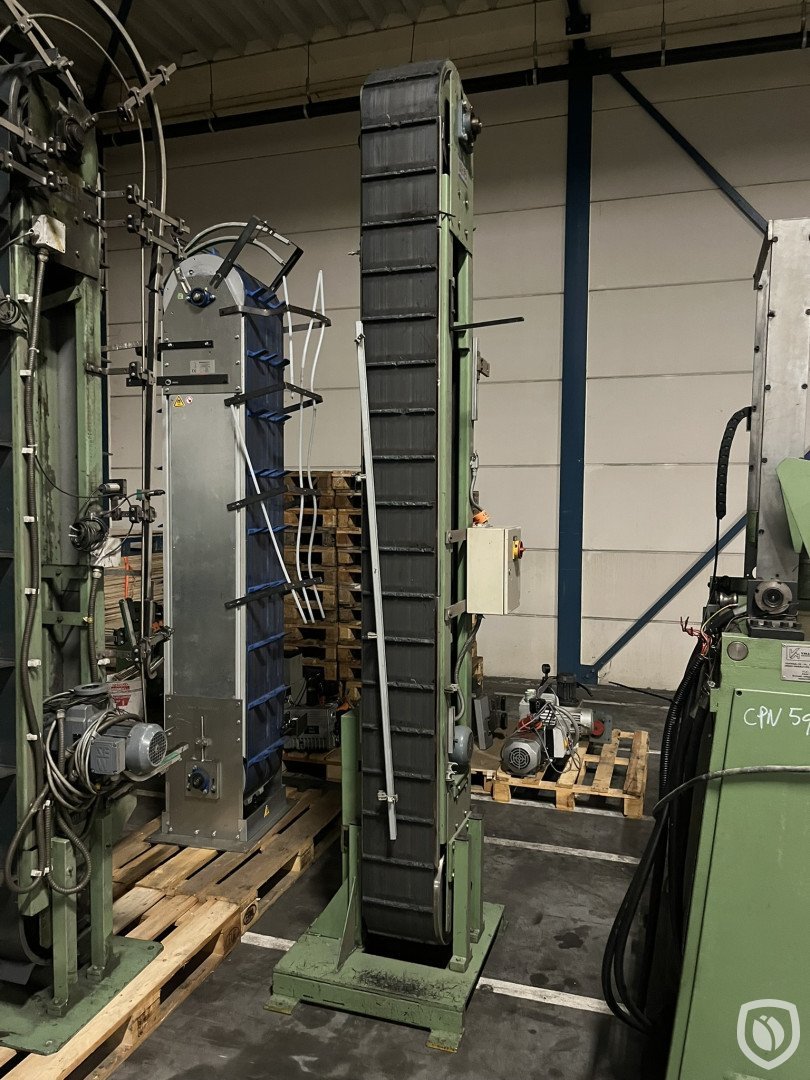 Walker Hagou E8